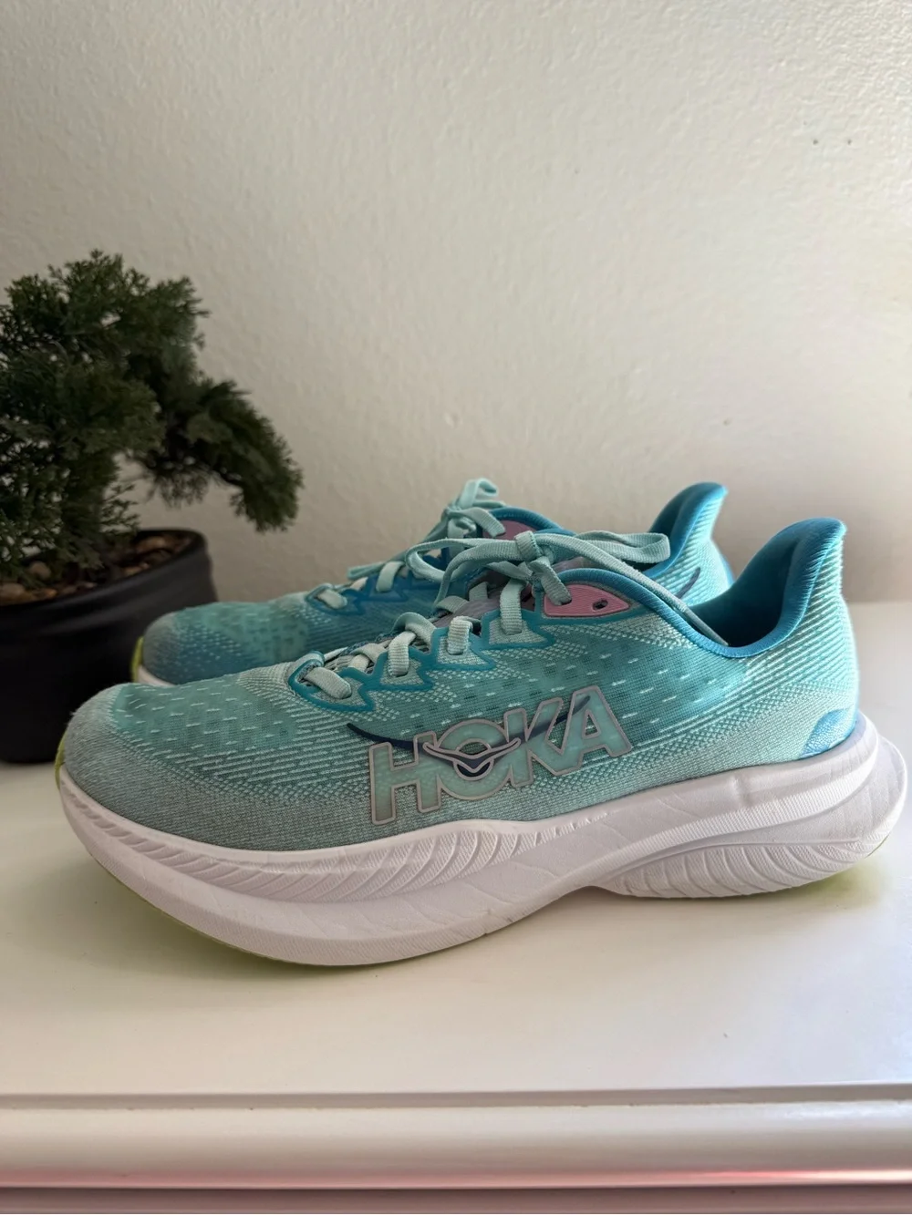 Hoka Mach 6 Women size 8.5 Turquoise Aqua Running Shoes